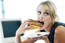 Mangiando gli stessi alimenti, ingrassiamo più a colazione o più a cena? 