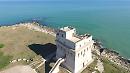 Sposini della Repubblica Ceca in luna di miele sul Gargano derubati di tutto, persino dei vestiti, a Torre Mileto