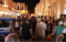 Assalto di turisti e case pollaio, Gallipoli accerchiata dal Covid: chiudono contemporaneamente tre ristoranti