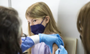 Emiliano dà il via in Puglia ai vaccini anti Covid per i bambini: somministrazione negli studi pediatrici, nelle scuole e nei centri di cura