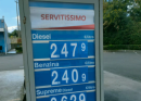 Caro carburante, i rincari si uniscono alle spinte speculative: ecco i 'furbetti della pompa'
