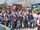 Trattori in marcia sulla Regione a Campobasso per annunciare la "morte" di «sorella Agricoltura»