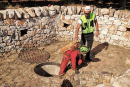 Cade a 120 metri di profondità nella grotta più profonda della Puglia, soccorsi anche da Basilicata e Campania per recuperare una speleologa di 41 anni
