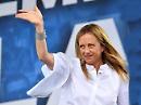 Giorgia Meloni sceglie la Puglia per le vacanze e si porta dietro mezza maggioranza