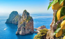 Viaggio lungo le coste della Campania e della Grande Lucania e del loro sogno del mare d'inverno. La più esclusiva tra le isole: Capri