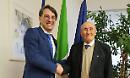 Basilicata: Cicala consegna la medaglia celebrativa dei 50 anni all'ex consigliere Vinci 