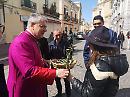 Ferretti viandante di pace e amicizia per le strade di Foggia: un gesto sorprendentemente bello da parte del nuovo arcivescovo
