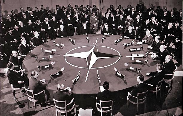 L'Italia e la NATO, dall'adesione a Berlinguer